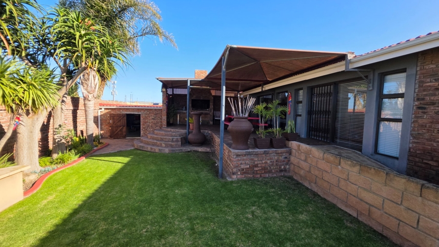3 Bedroom Property for Sale in Hartenbos Central Western Cape